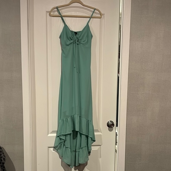 Elegant Green Maxi Dress - Picture 1 of 6